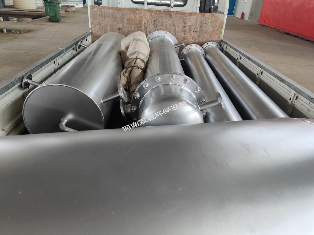 新鄉(xiāng)市某公司廢水回收塔，廢水冷凝器，油水分離器發(fā)貨